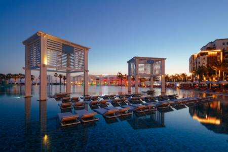 SELECTUM LUXURY RESORT Pools & Beach